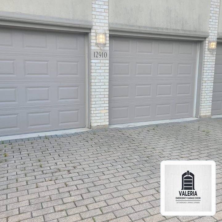 Valeria Emergency Garage Door Dispatch in Tinley Park (Orland Park Area): Heavy-Duty EPDM Perimeter & Bottom Seal Weatherproofing - Tinley Park, IL